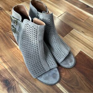 Vionic aloft chryssa leather booties. Size 9